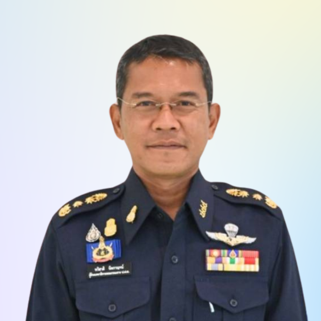 นายทวิชาติ นิลกาญจน์ 